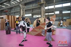 事开办18年来初次走出同济大学校园